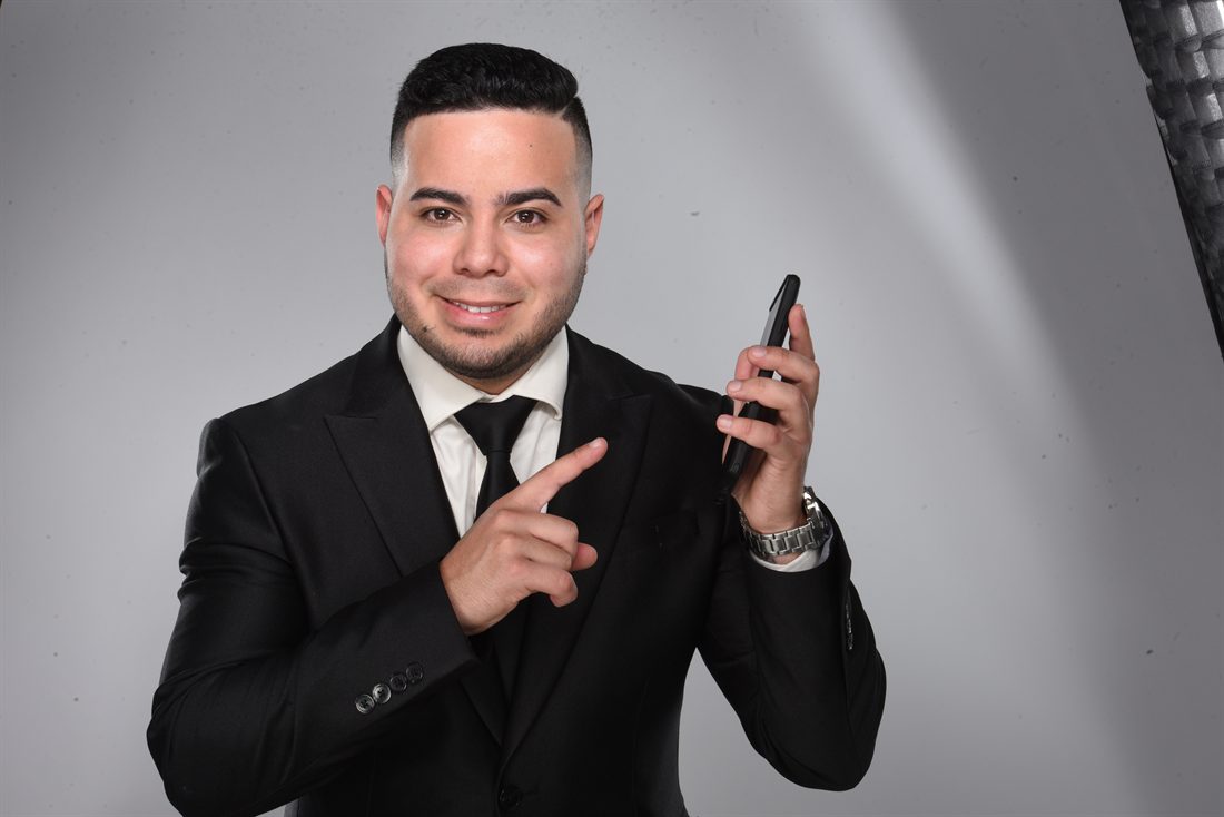 Jesus Figueroa, asesor inmobiliario, sonriendo