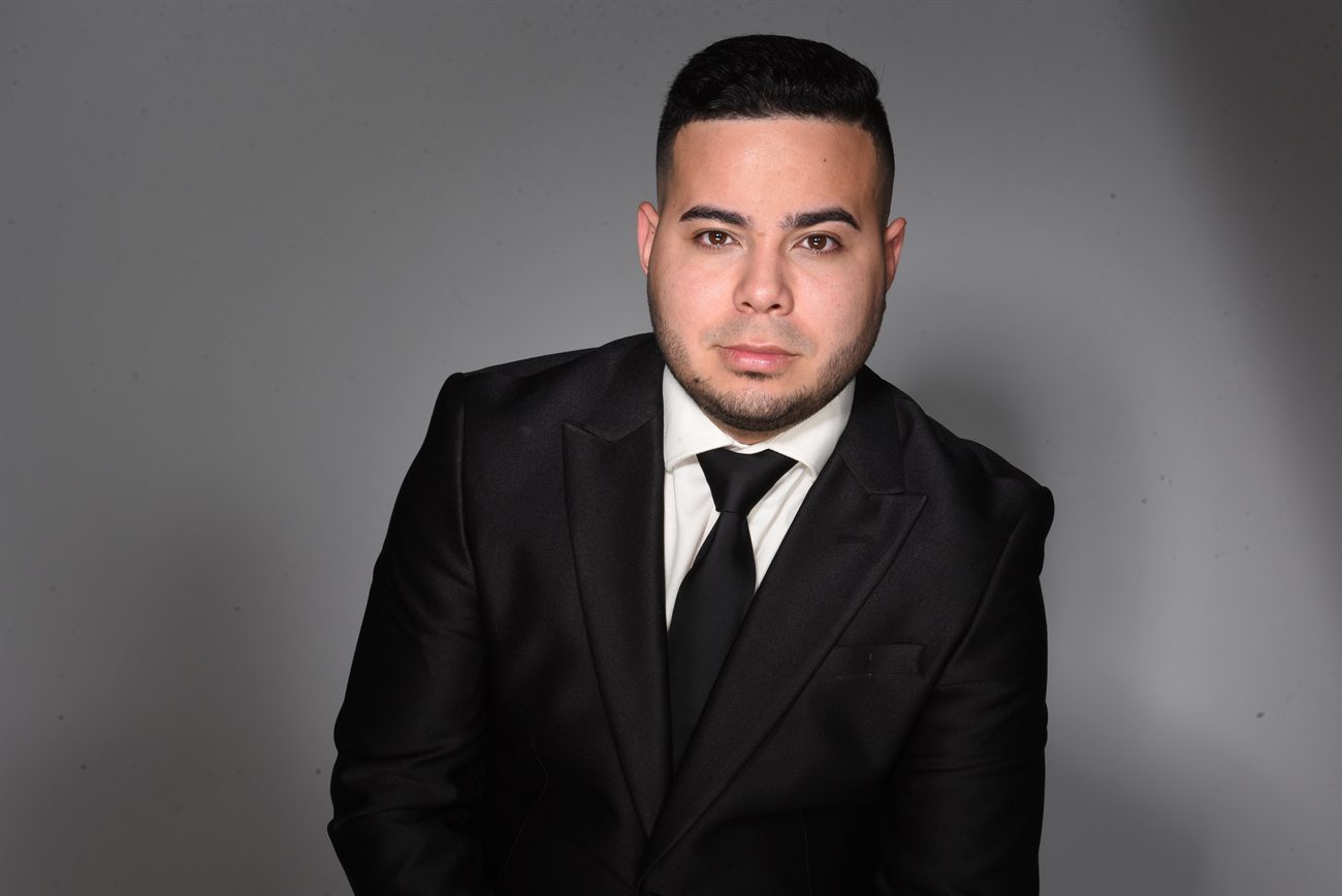Retrato de Jesus Figueroa, asesor inmobiliario en Miami